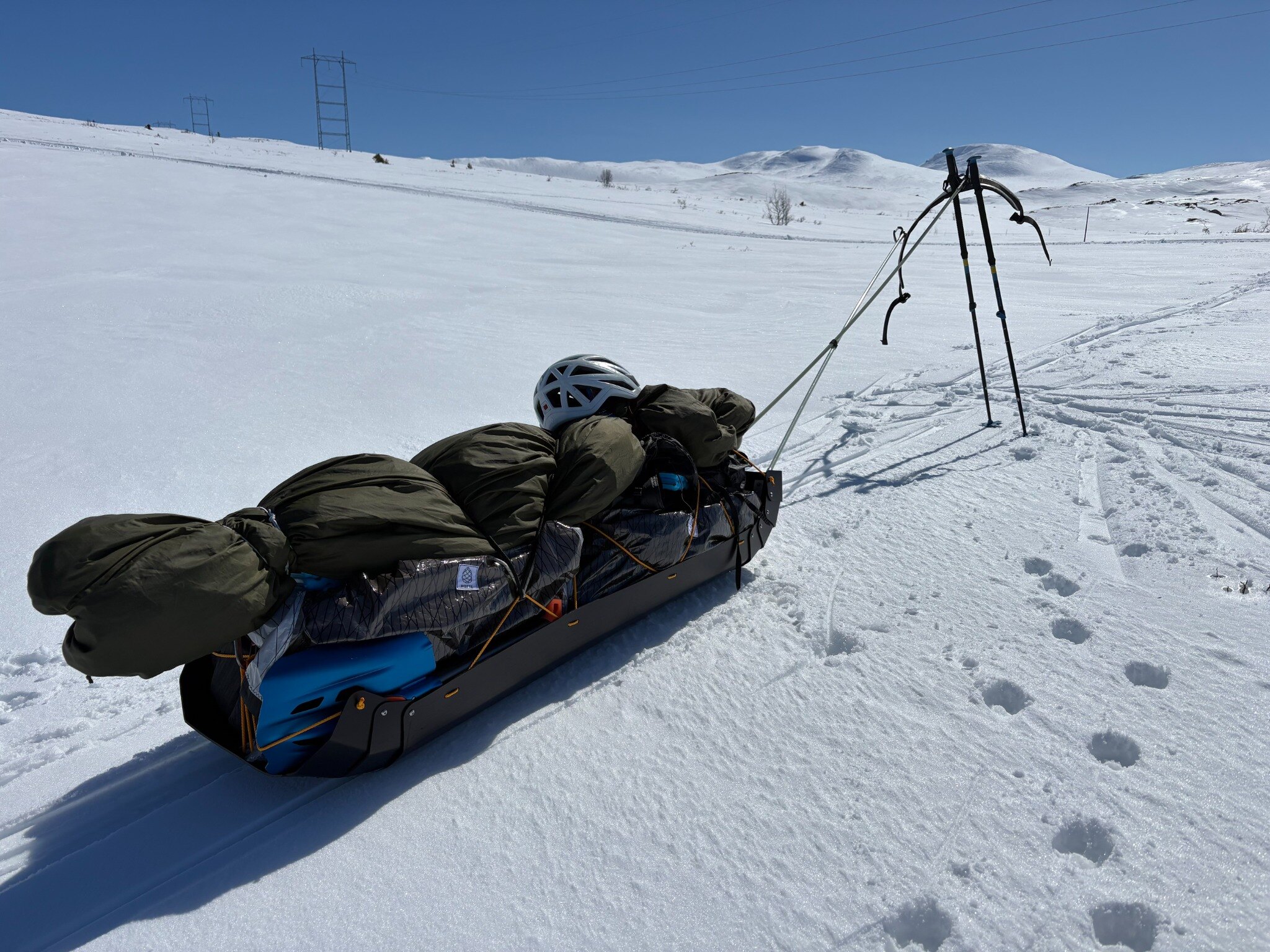 Fully loaded KARG pulk on an open snowfield